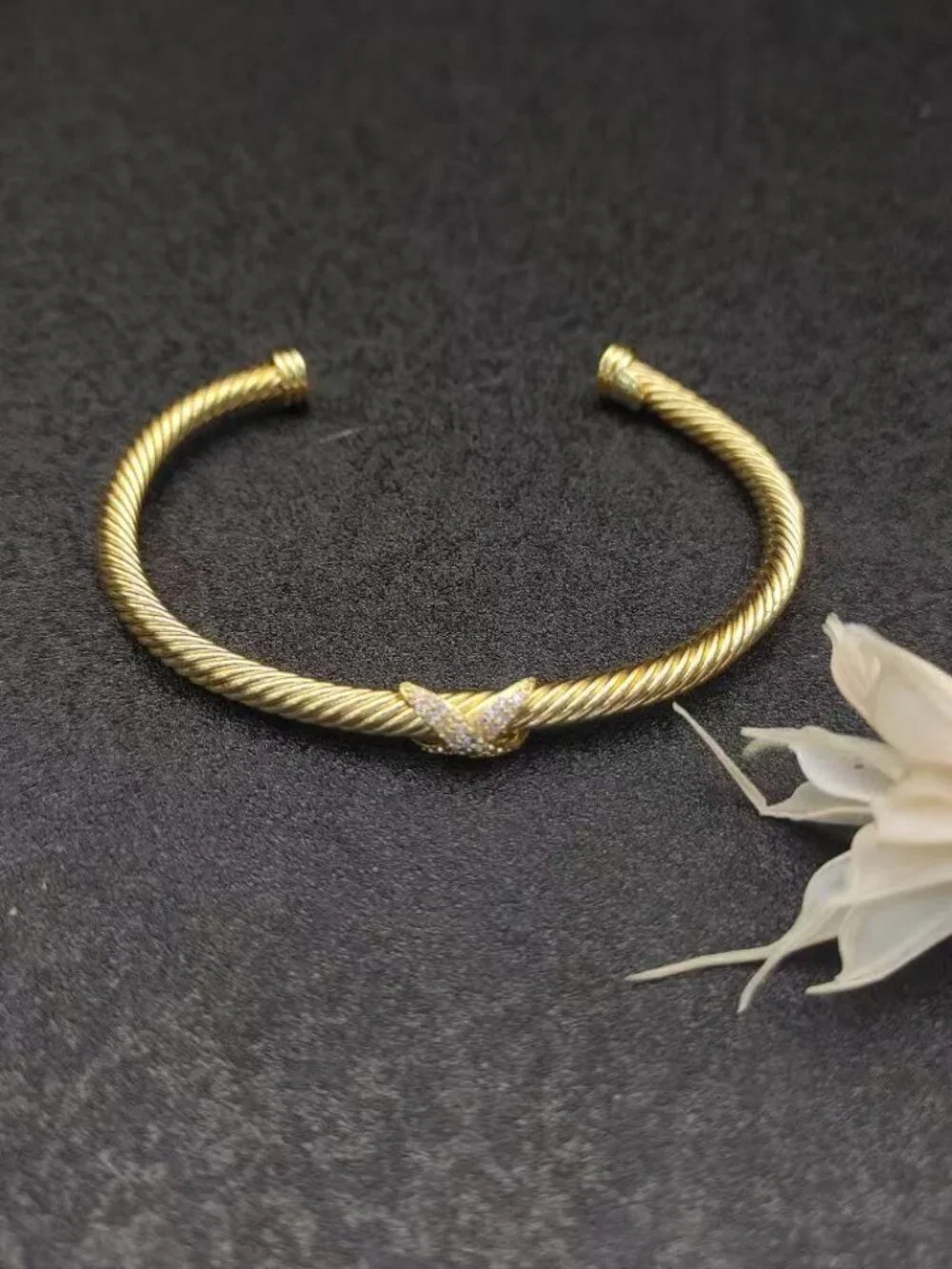 David Yurman's bracelet with a cross motif 4mm